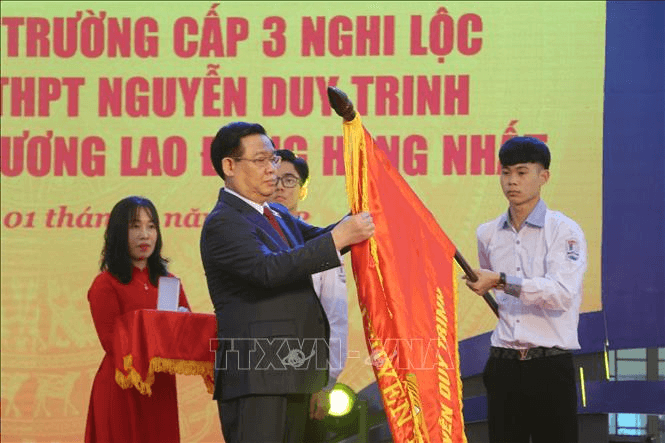 Chủ tịch Quốc hội Vương Đình Huệ dự Lễ kỷ niệm 60 năm thành lập Trường THPT Nguyễn Duy Trinh