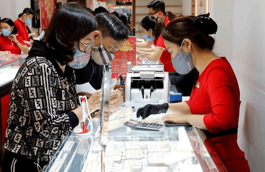 Giá vàng hôm nay 4-5: Giá vàng thế giới đảo chiều tăng, trong nước giảm