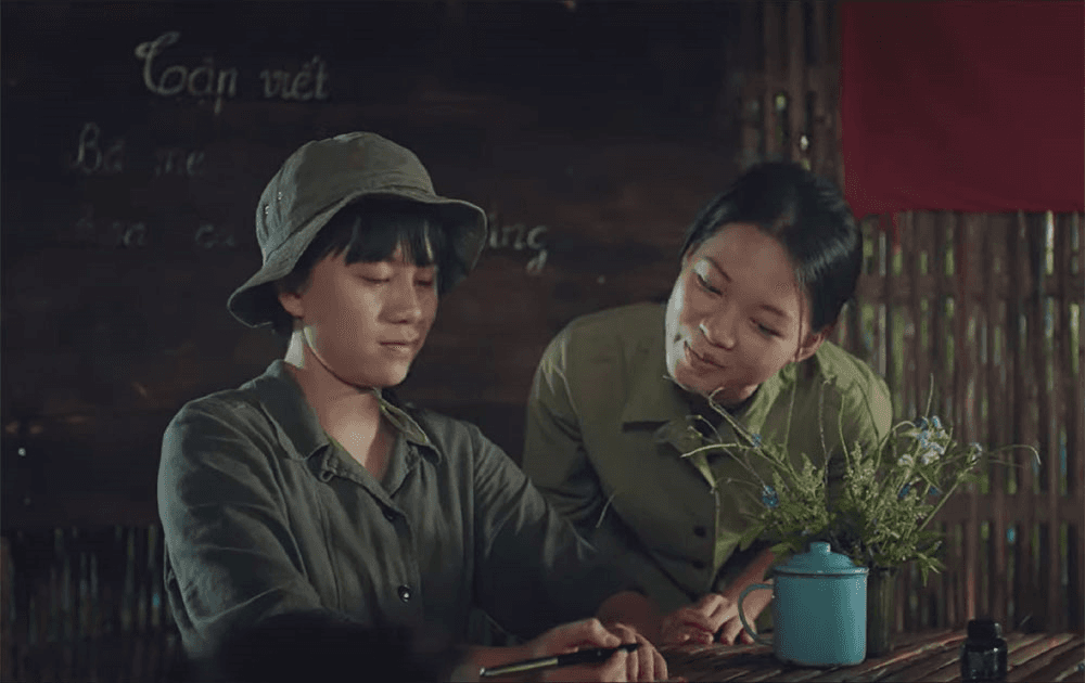 “Bình minh đỏ” - Lấp lánh nữ chiến sĩ lái xe Trường Sơn