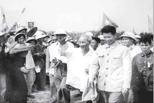 Ngày 9-5-1954: Bác Hồ căn dặn "Lý luận gắn chặt với thực hành"