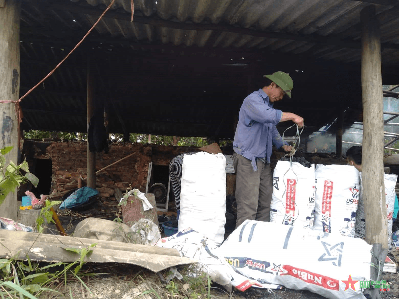 Nhọc nhằn với nghề than