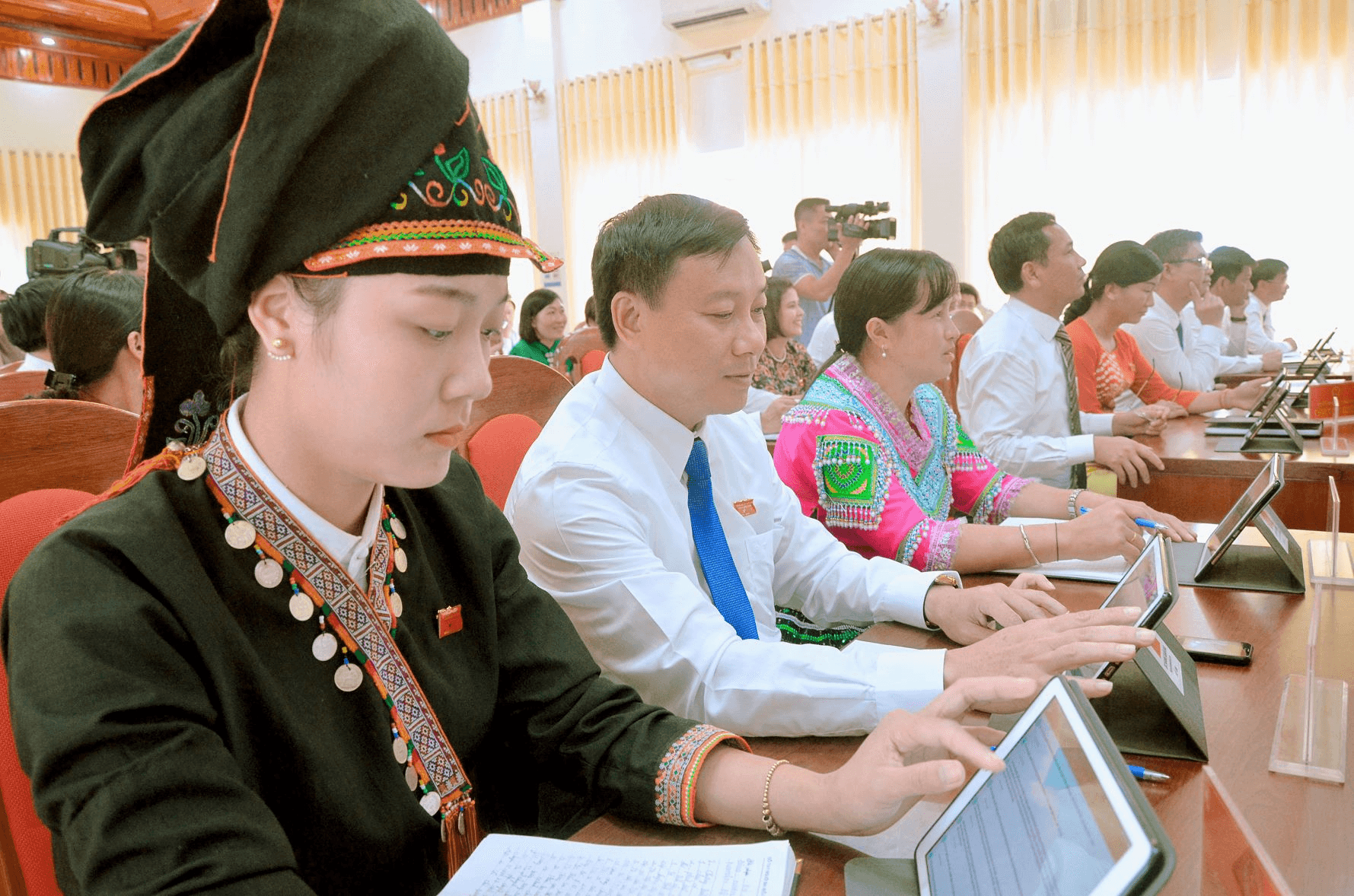 Bài 4: Quyết liệt “tái cấu trúc” tổ chức đảng