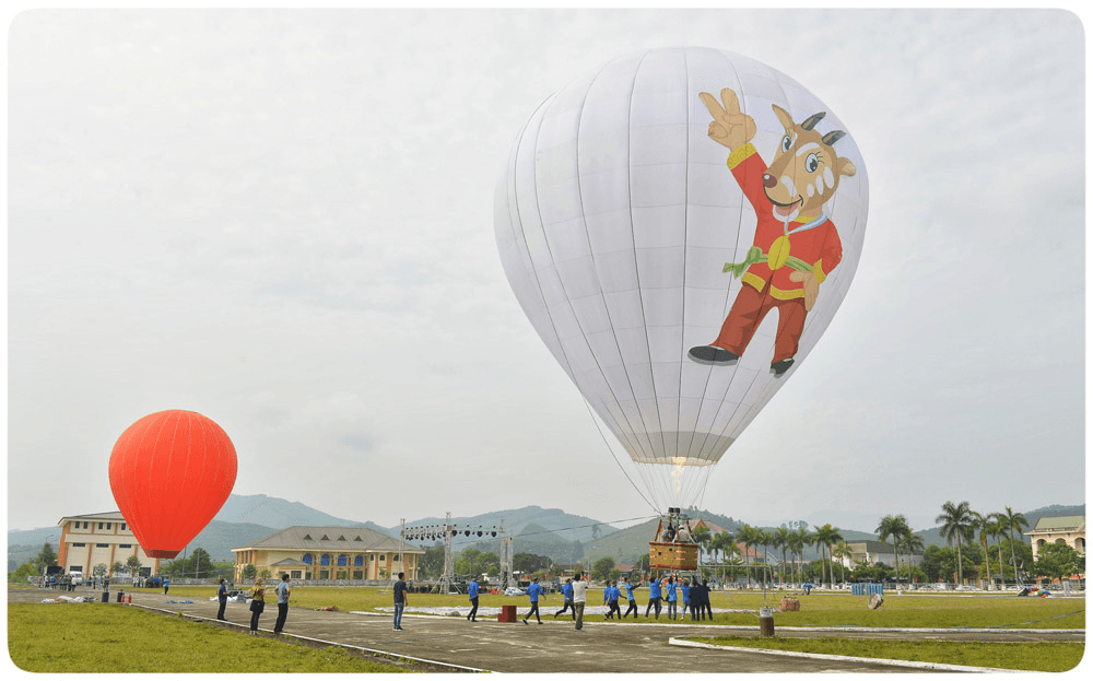 Trình diễn bay khinh khí cầu chào mừng SEA Games 31