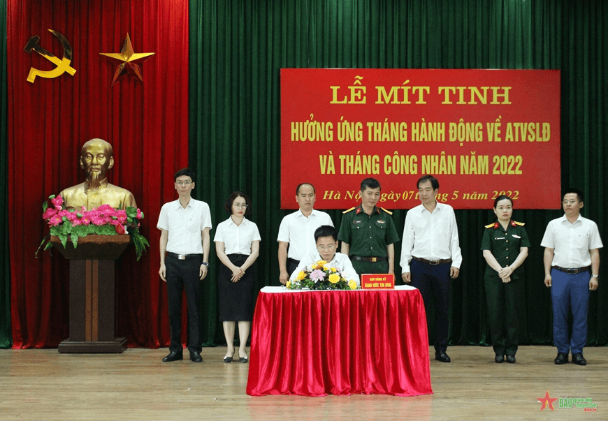 Các đơn vị mít tinh hưởng ứng Tháng an toàn, vệ sinh lao động
