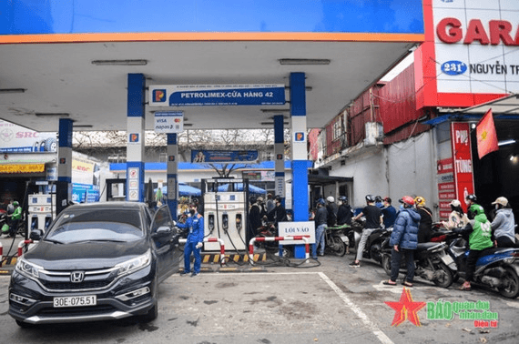 Giá xăng tăng hơn 1.400 đồng/lít, sát mốc 30.000 đồng/lít