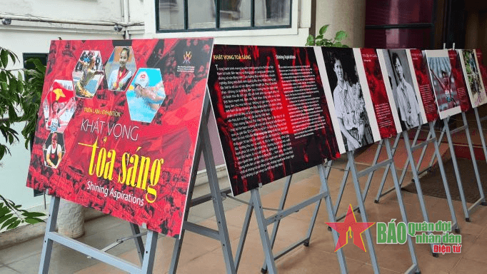Triển lãm "Khát vọng tỏa sáng"