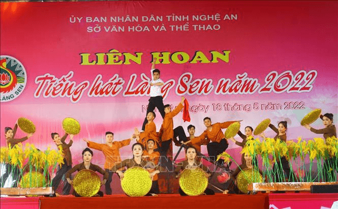 Liên hoan Tiếng hát làng sen năm 2022 - tình cảm dâng lên “Vị Cha già của dân tộc”