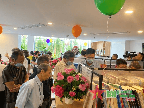 Khai trương thư viện tư nhân Hương - Hằng