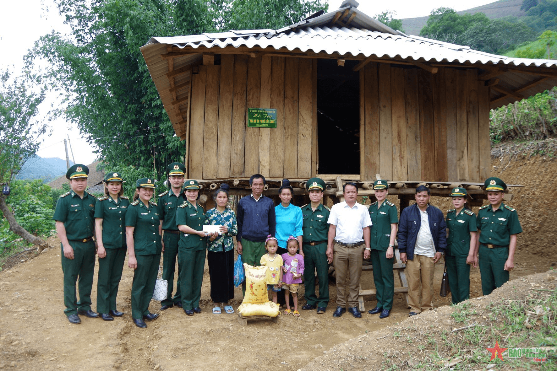 Trao nhà "Mái ấm phụ nữ biên cương" tặng hoàn cảnh khó khăn ở Sơn La