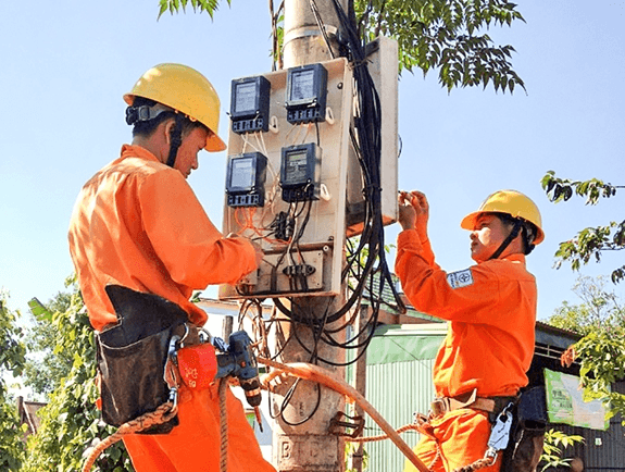 Sử dụng điện an toàn trong mưa bão thế nào?