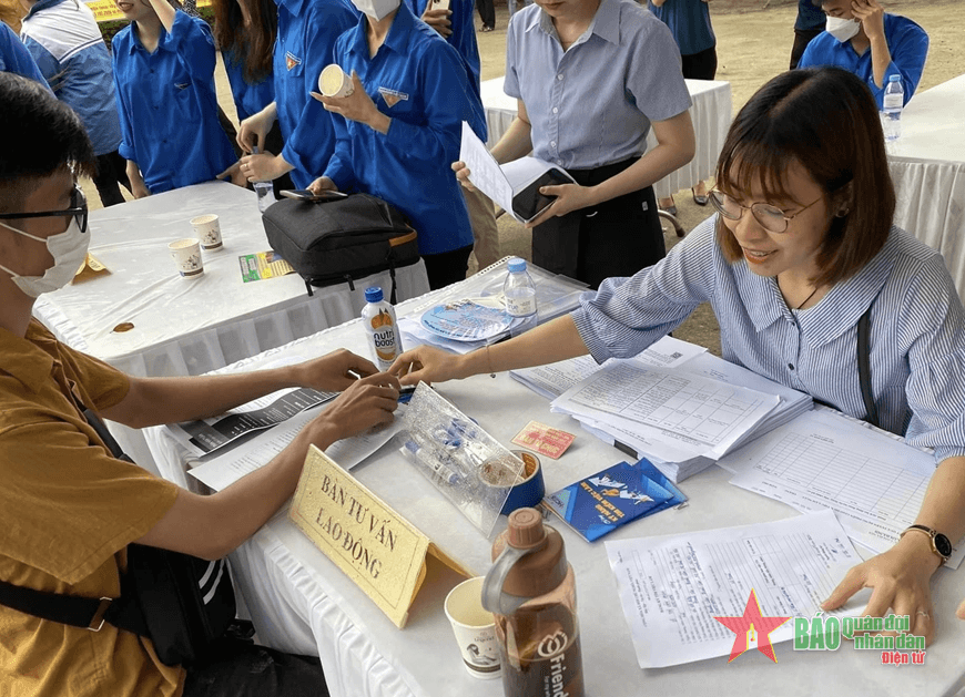 Hà Nội giải quyết hưởng trợ cấp thất nghiệp trên hệ thống trực tuyến quốc gia