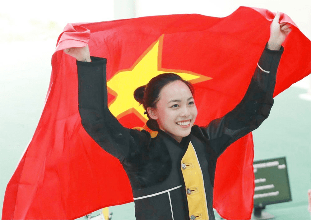 Bản lĩnh của hoa khôi bắn súng