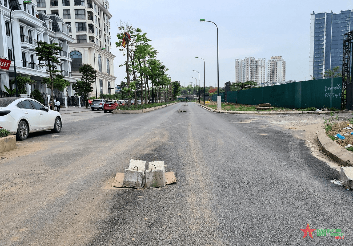 Làm đường xong nhưng "quên"... đậy nắp cống