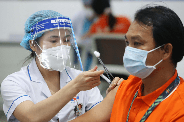 Rà soát, đẩy nhanh tiến độ tiêm vắc xin phòng Covid-19 mũi 3 cho người từ 18 tuổi trở lên