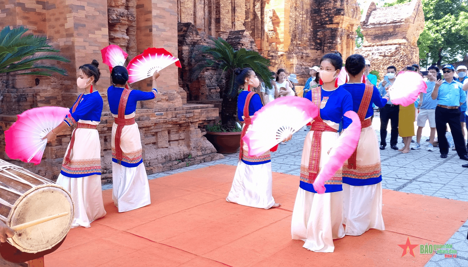 Nhiều giải pháp để du lịch Khánh Hòa tăng tốc