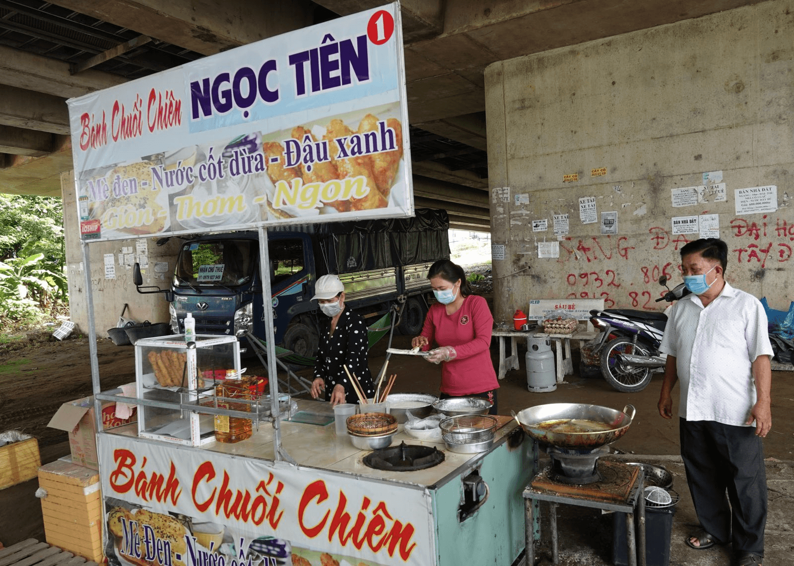 “Tủ chuối chiên Đồng Đội” của ông Ba Phong