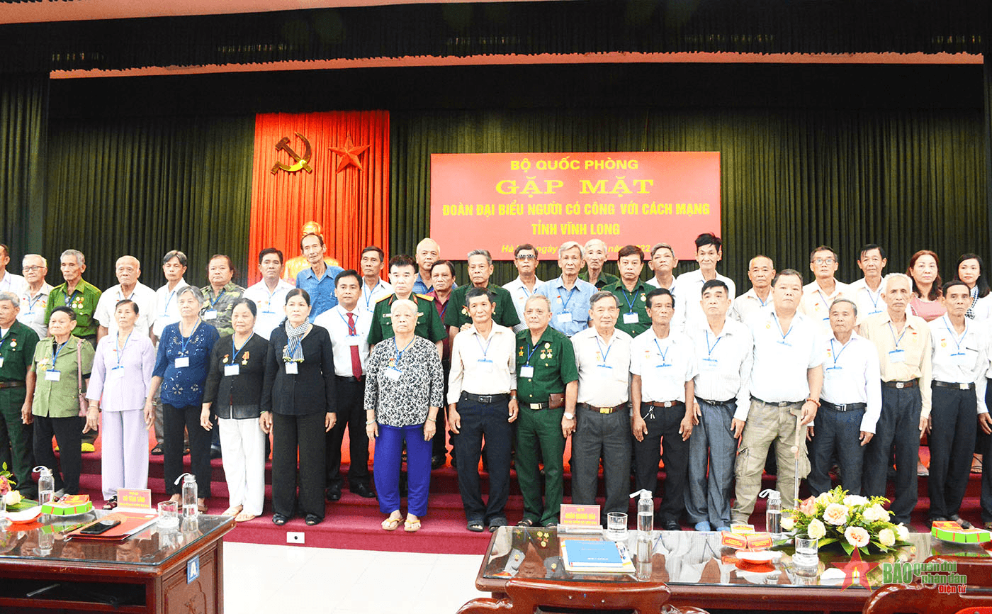 Gặp mặt người có công với cách mạng tỉnh Vĩnh Long
