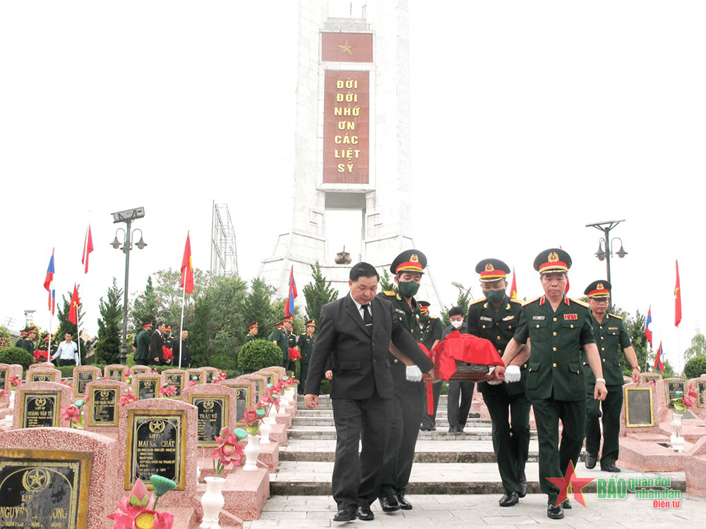 Đất mẹ đón các anh về!
