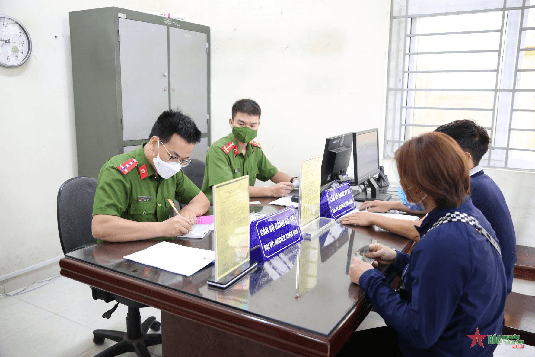 Hà Nội: Gần 1.500 phương tiện đăng ký mới trong tuần đầu tiên phân cấp về công an xã