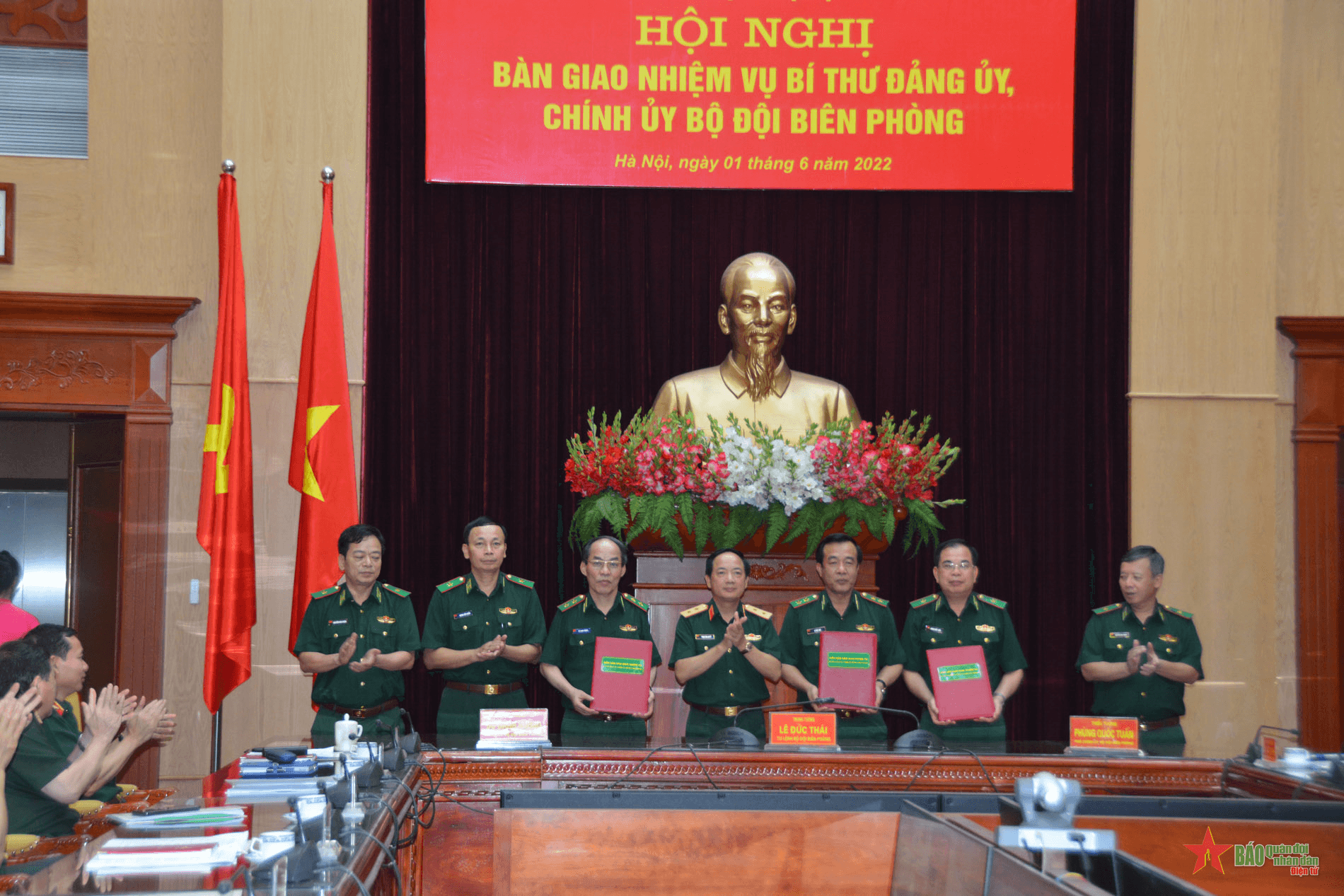 Bàn giao nhiệm vụ Bí thư Đảng ủy, Chính ủy Bộ đội Biên phòng