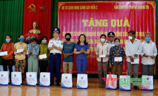 Bộ tư lệnh Vùng Cảnh sát biển 2 thăm, tặng quà các gia đình có hoàn cảnh khó khăn