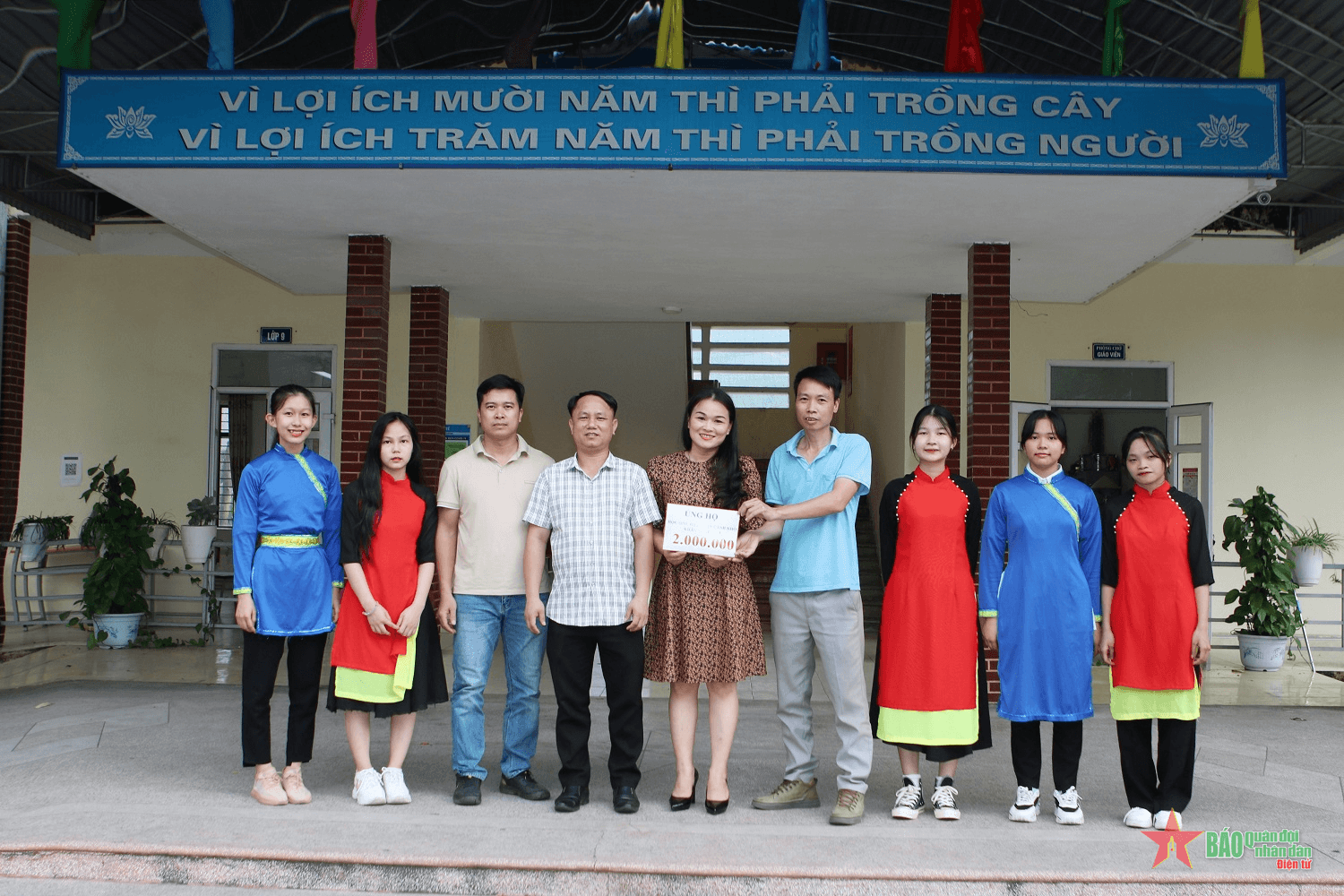Việc làm ý nghĩa của hai thầy giáo