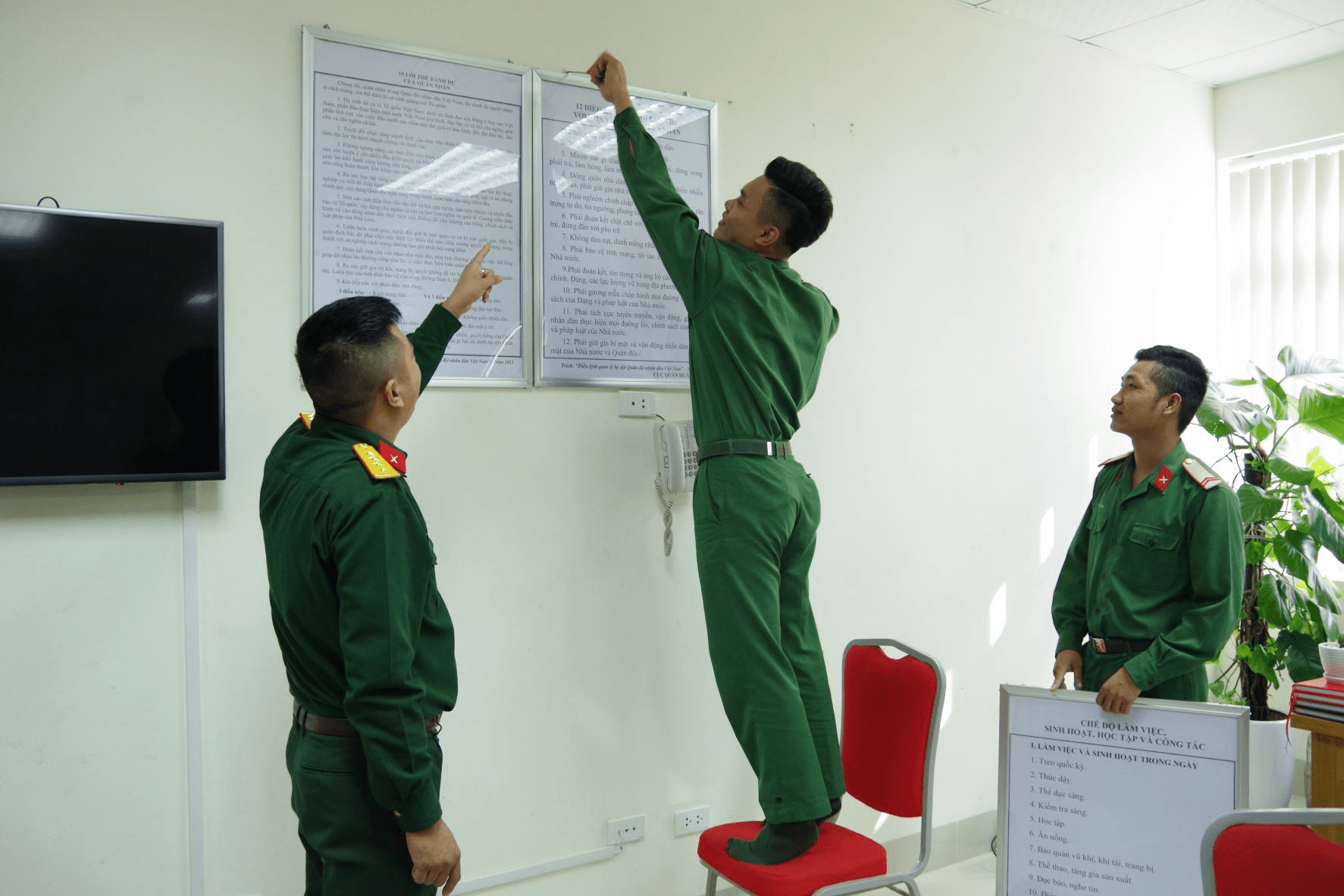 Một số giải pháp nâng cao chất lượng xây dựng chính quy, rèn luyện kỷ luật