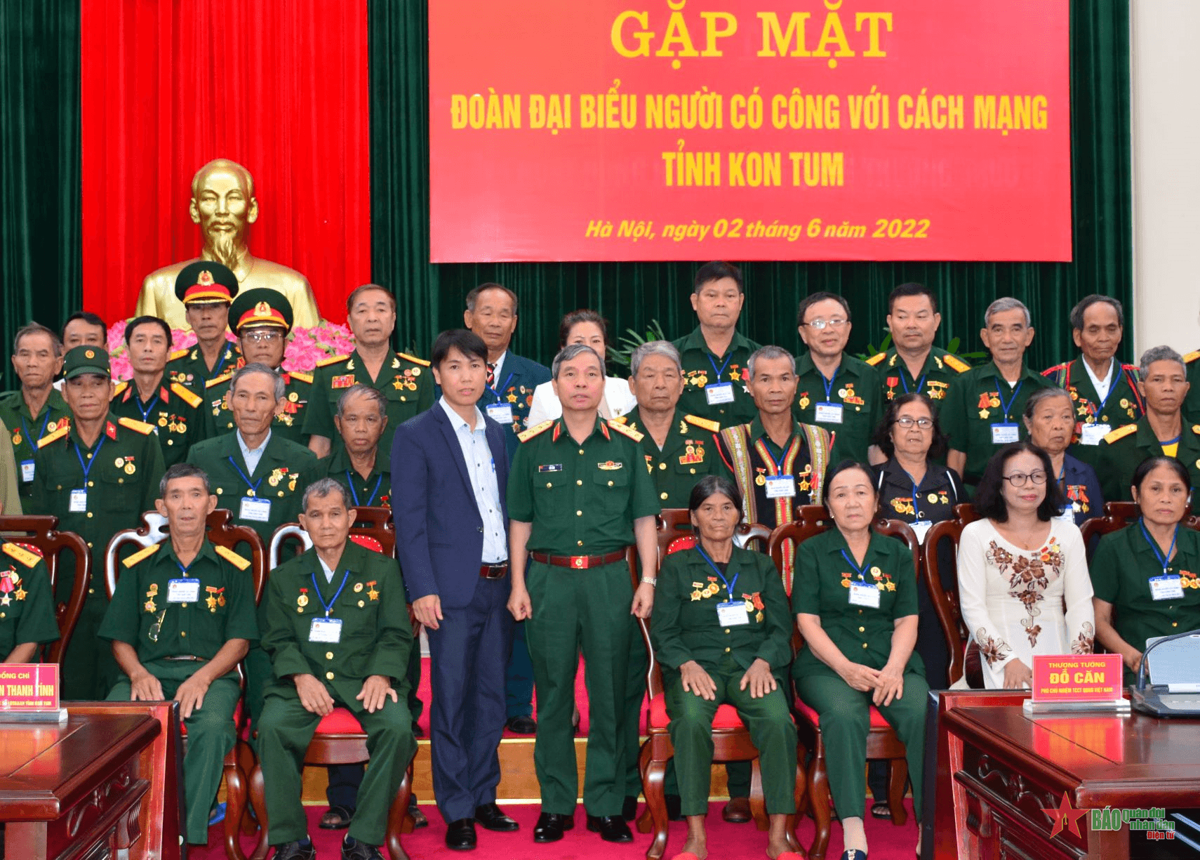 Bộ Quốc phòng gặp mặt người có công với cách mạng tỉnh Kon Tum