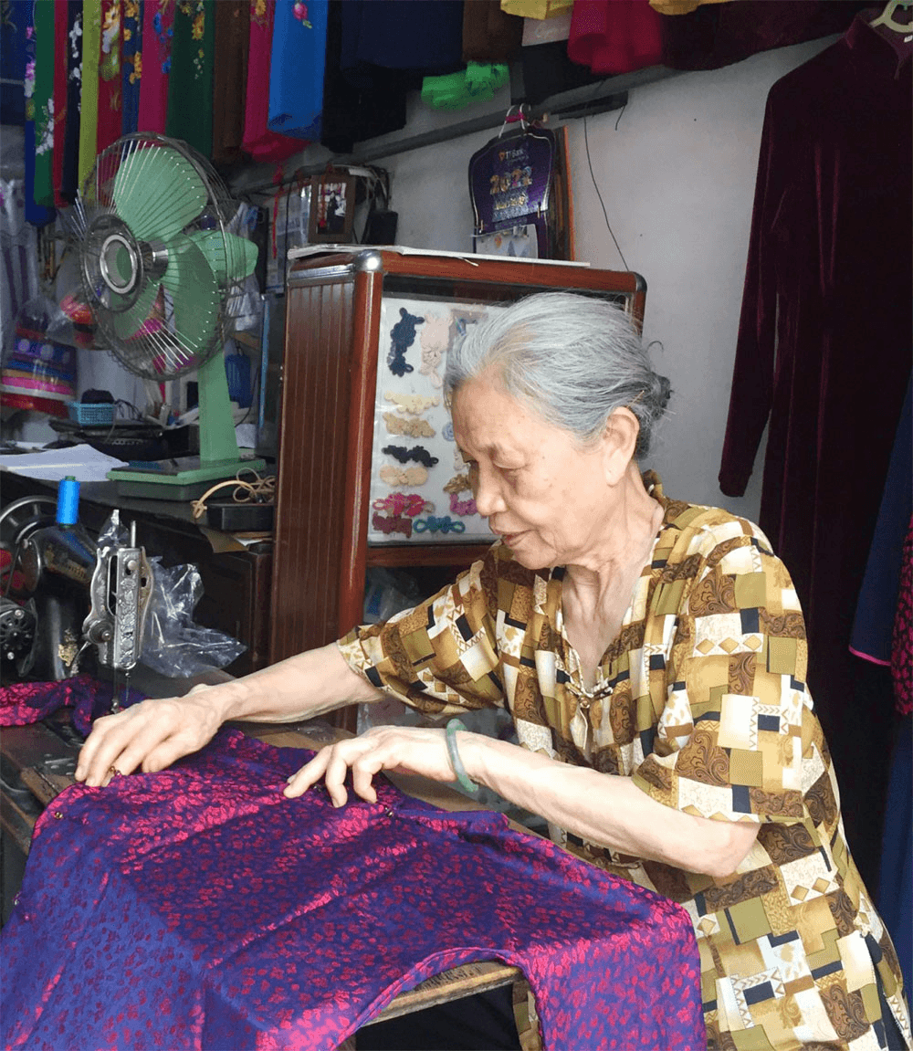 Cả đời tâm huyết may áo dài