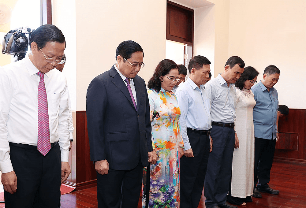 Thủ tướng Chính phủ Phạm Minh Chính dâng hương tưởng niệm Chủ tịch Hồ Chí Minh