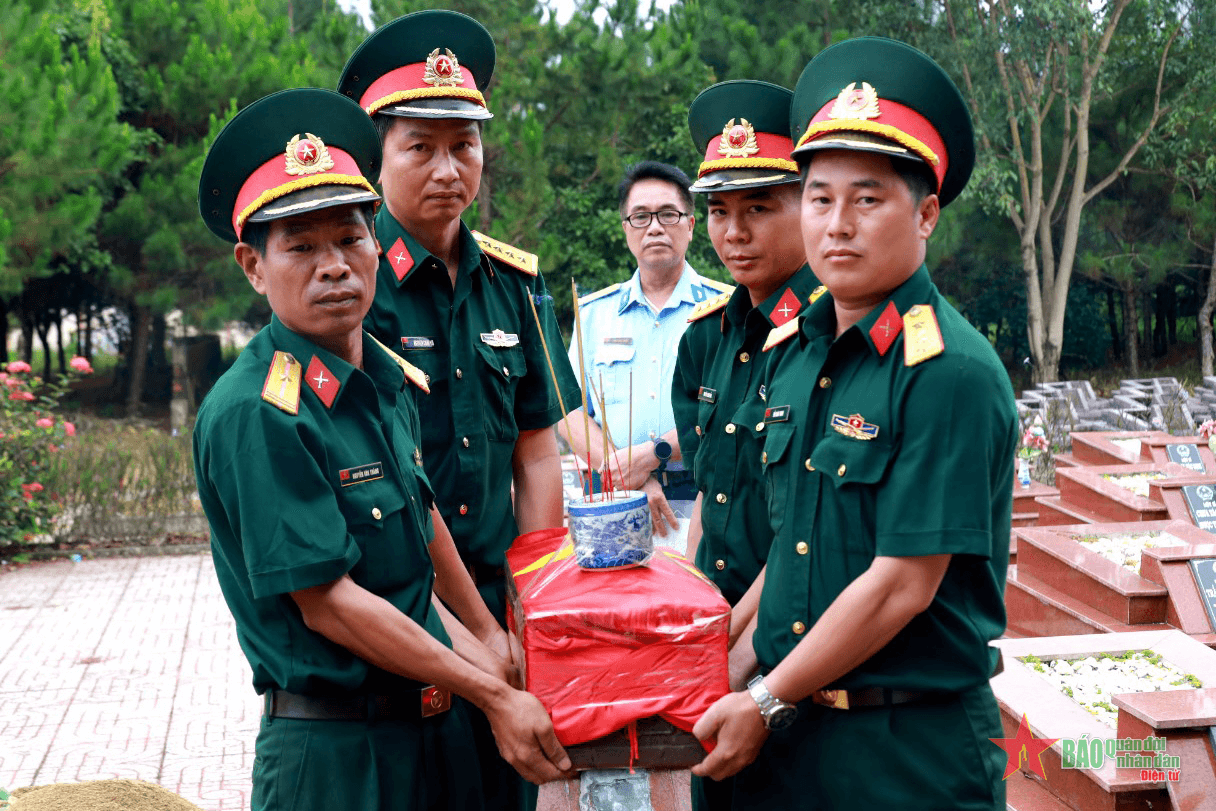 Đưa hài cốt liệt sĩ Đinh Công Phả về quê nhà sau 55 năm hy sinh