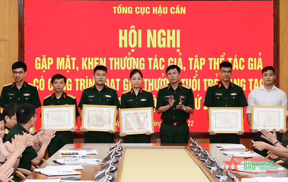 Tổng cục Hậu cần khen thưởng các tác giả đạt giải thưởng tuổi trẻ sáng tạo