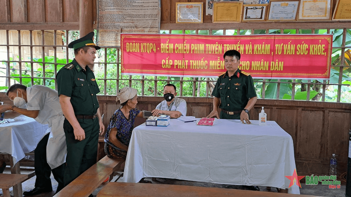 Đoàn Kinh tế - Quốc phòng 4 khám, tư vấn, cấp phát thuốc miễn phí cho gần 400 lượt người