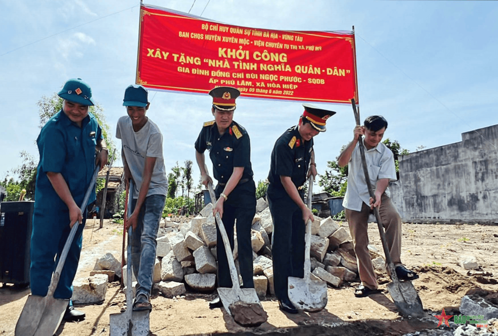Khởi công xây tặng 3 căn “Nhà tình nghĩa quân-dân”
