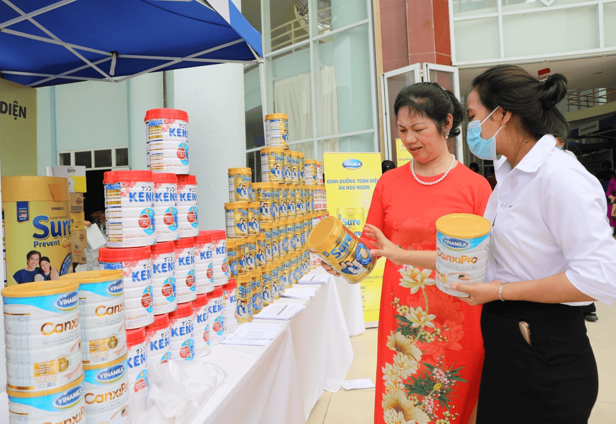 Vinamilk chăm sóc sức khỏe cho 10.000 người cao tuổi tại 27 tỉnh, thành phố cả nước