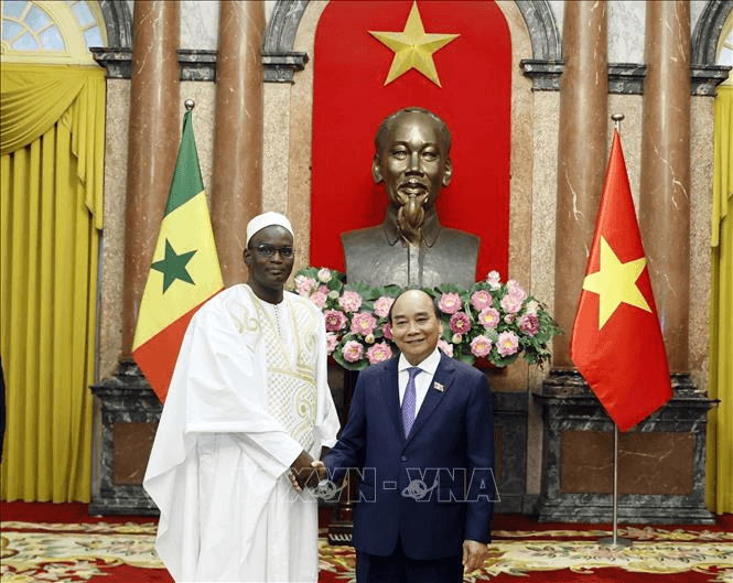 Chủ tịch nước Nguyễn Xuân Phúc tiếp Đại sứ Croatia, Senegal trình Quốc thư