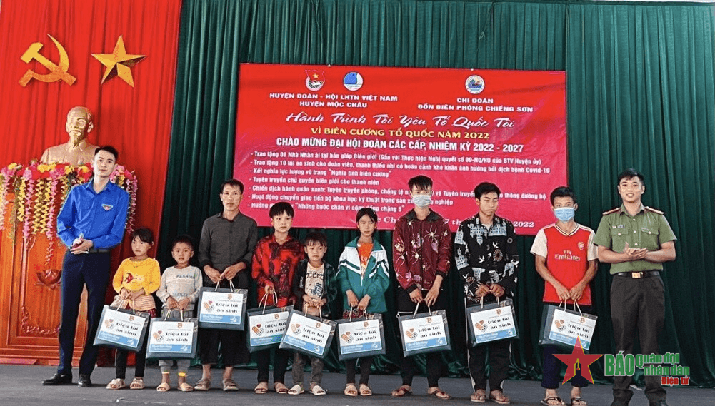 Huyện đoàn Mộc Châu tổ chức "Hành trình vì biên cương Tổ quốc năm 2022"