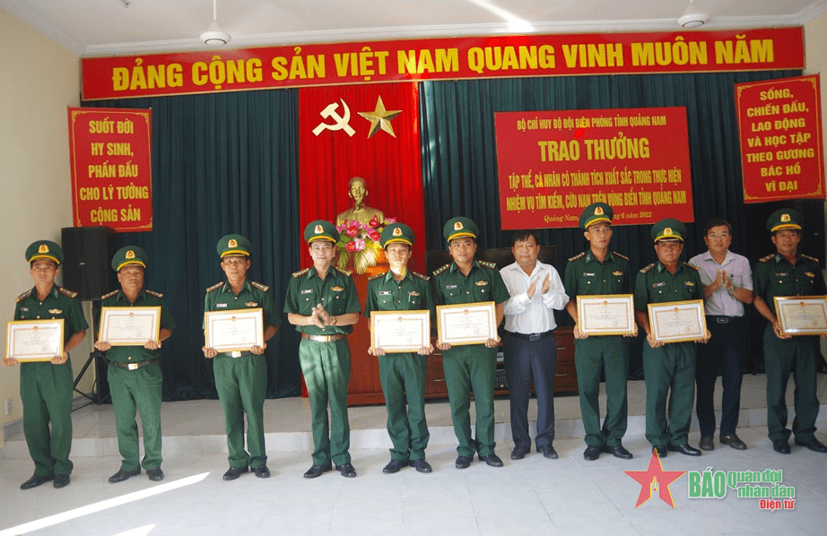 Khen thưởng các tập thể, cá nhân có thành tích xuất sắc đột xuất trong thực hiện nhiệm vụ cứu hộ, cứu nạn