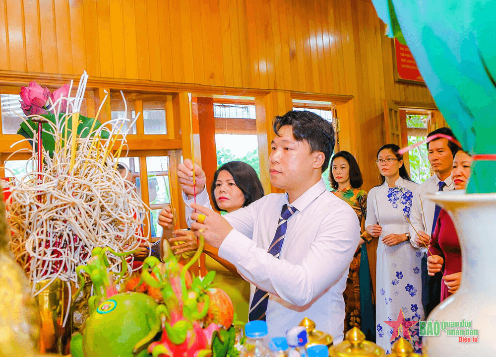 Sáng mãi ngọn lửa của lòng biết ơn