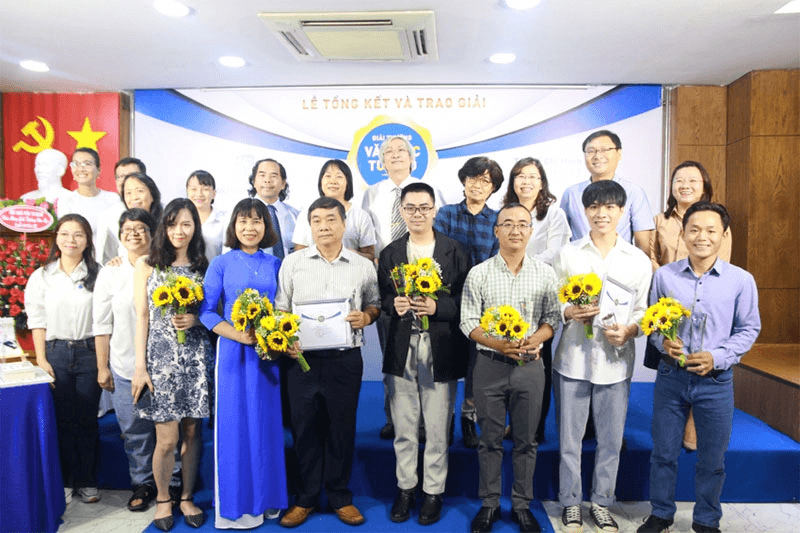 Bệ phóng của các nhà văn trẻ