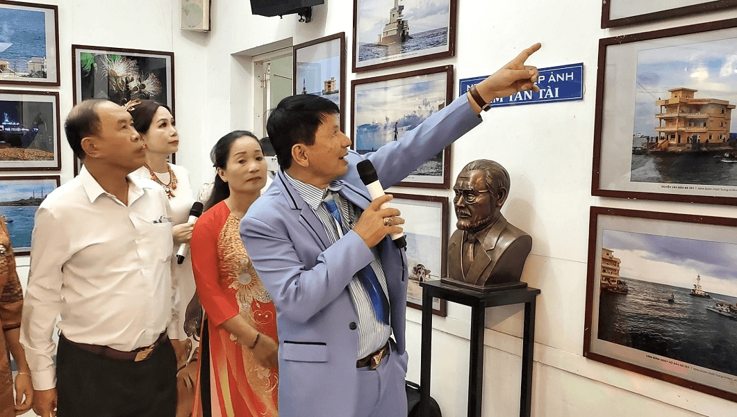 Khai mạc triển lãm ảnh “Trường Sa - Nhà giàn DK1” của nghệ sĩ nhiếp ảnh Đoàn Hoài Trung