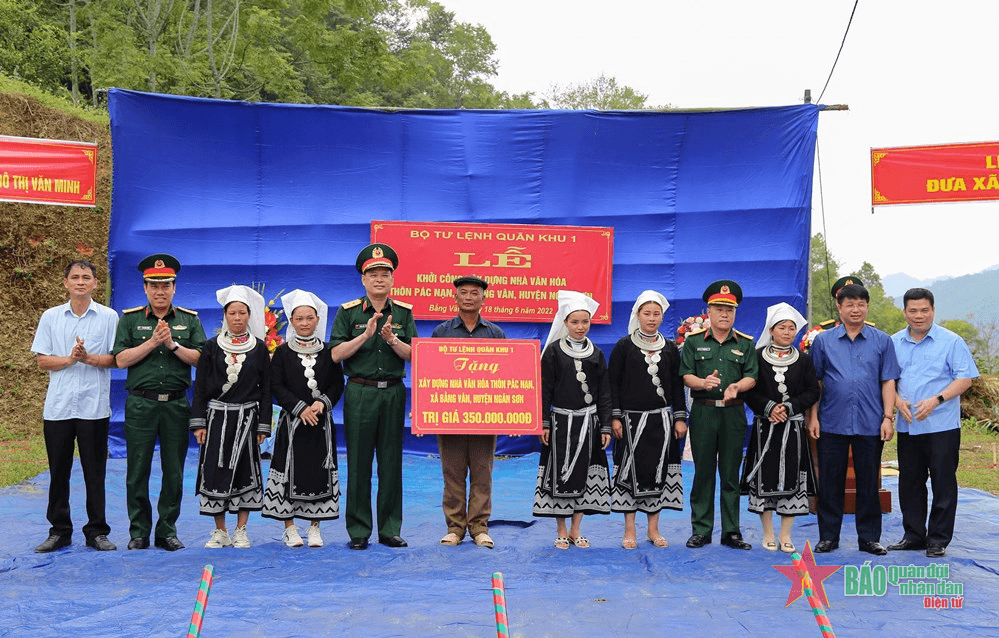 Quân khu 1: Hỗ trợ thôn đặc biệt khó khăn ở tỉnh Bắc Kạn xây dựng nhà văn hóa