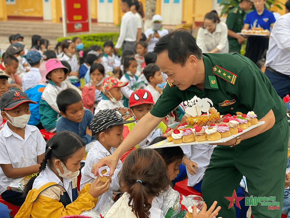 Trao yêu thương, nhận niềm vui
