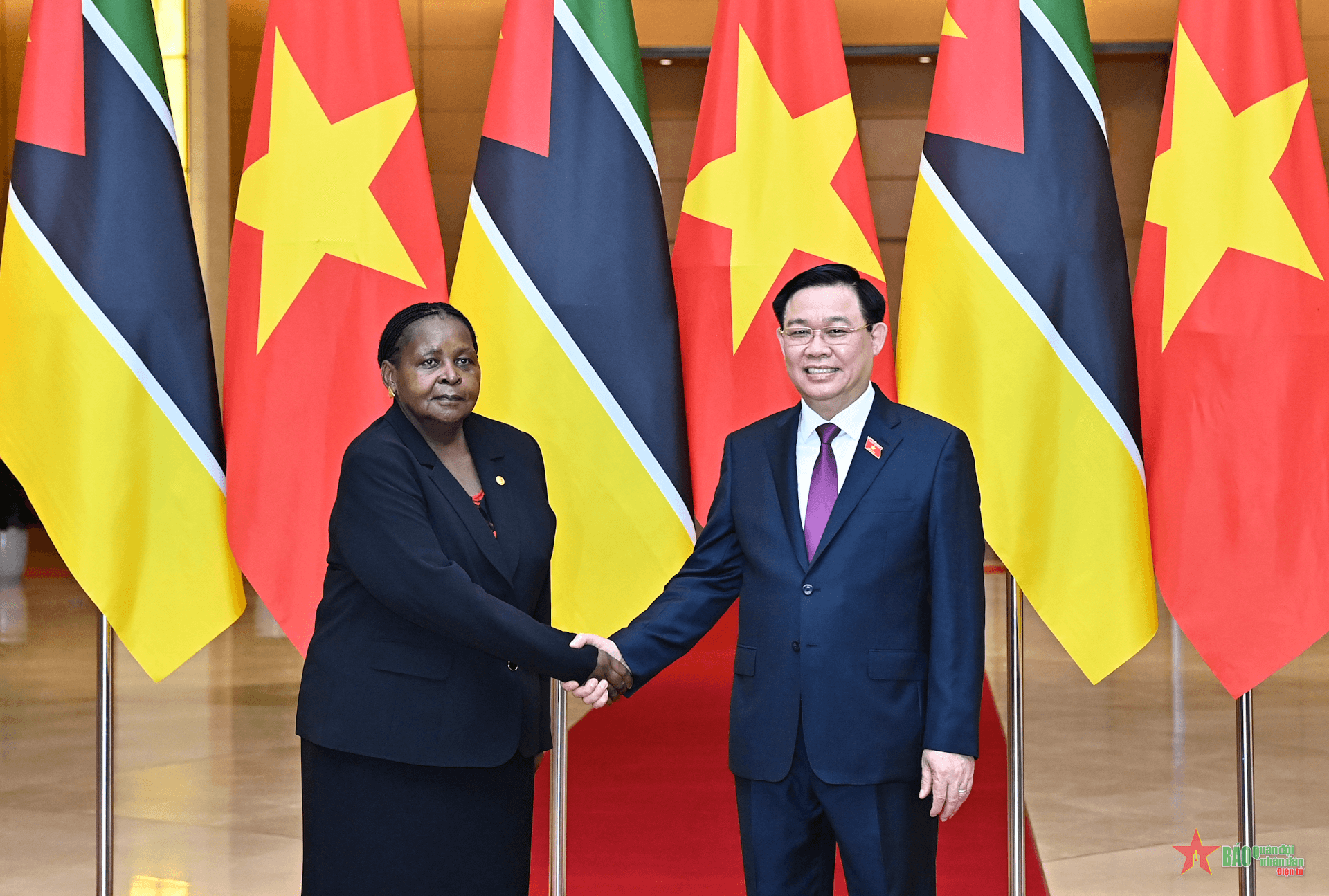 Chủ tịch Quốc hội Vương Đình Huệ hội đàm với Chủ tịch Quốc hội Mozambique
