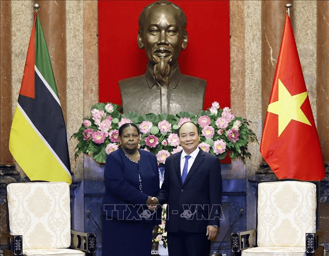 Chủ tịch nước Nguyễn Xuân Phúc tiếp Chủ tịch Quốc hội Mozambique
