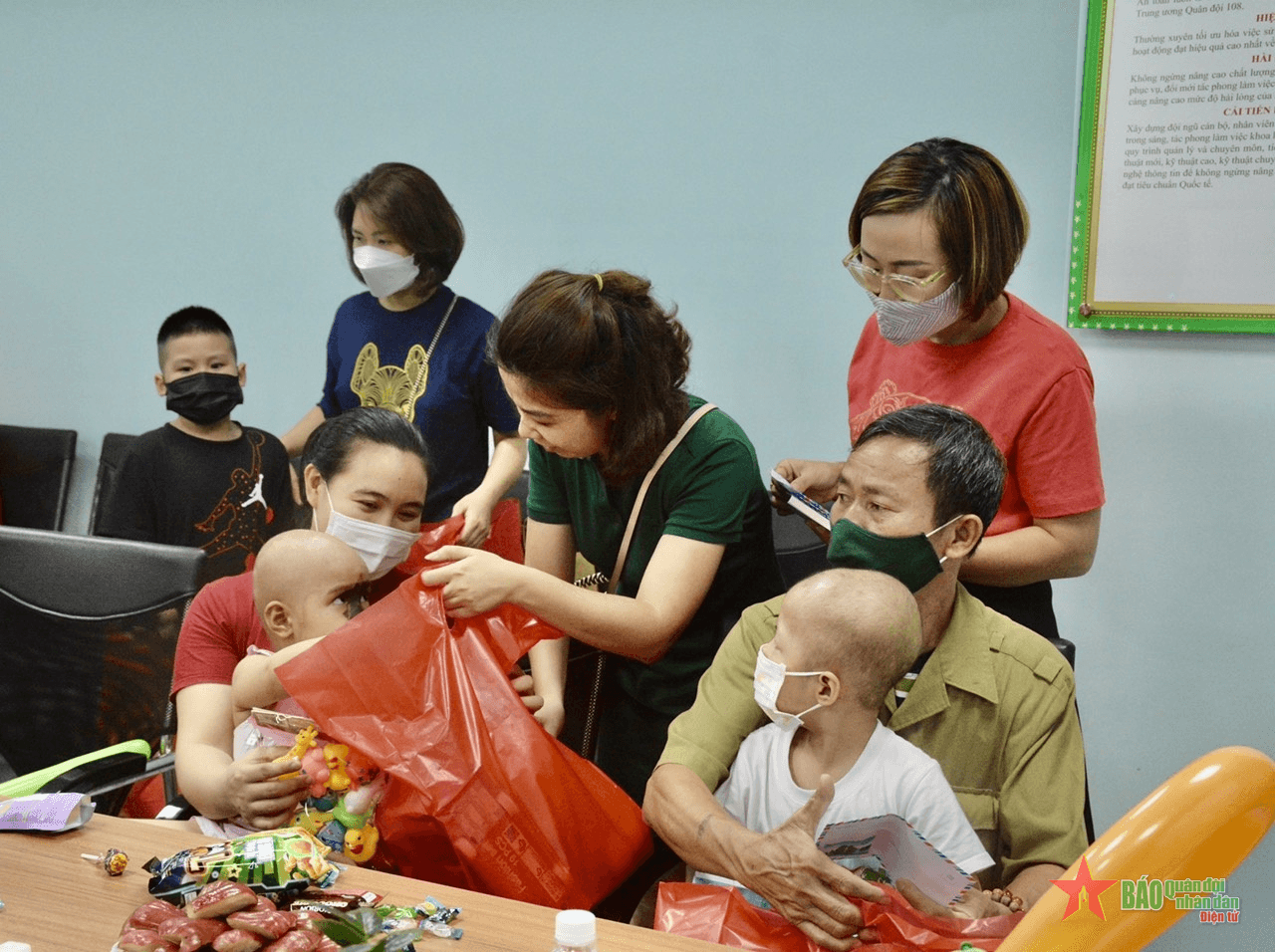 Tấm lòng nhân ái dành cho bệnh nhân nhi ung thư