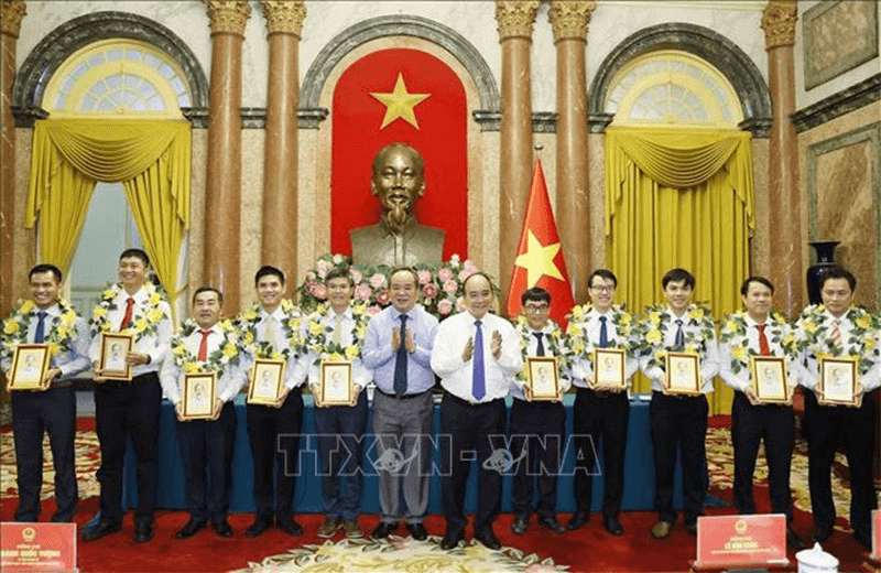 Chủ tịch nước Nguyễn Xuân Phúc gặp mặt lao động tiêu biểu ngành Dầu khí