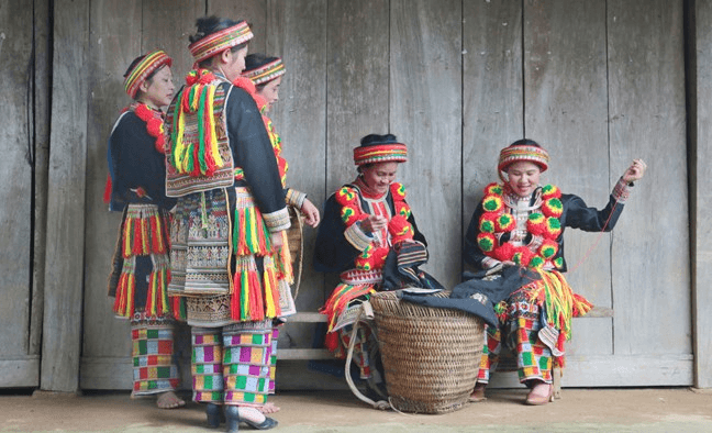 Phát huy vai trò người có uy tín trong đời sống đồng bào