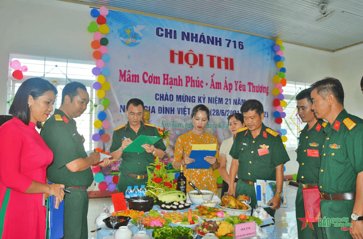 Mâm cơm hạnh phúc - Ấm áp yêu thương