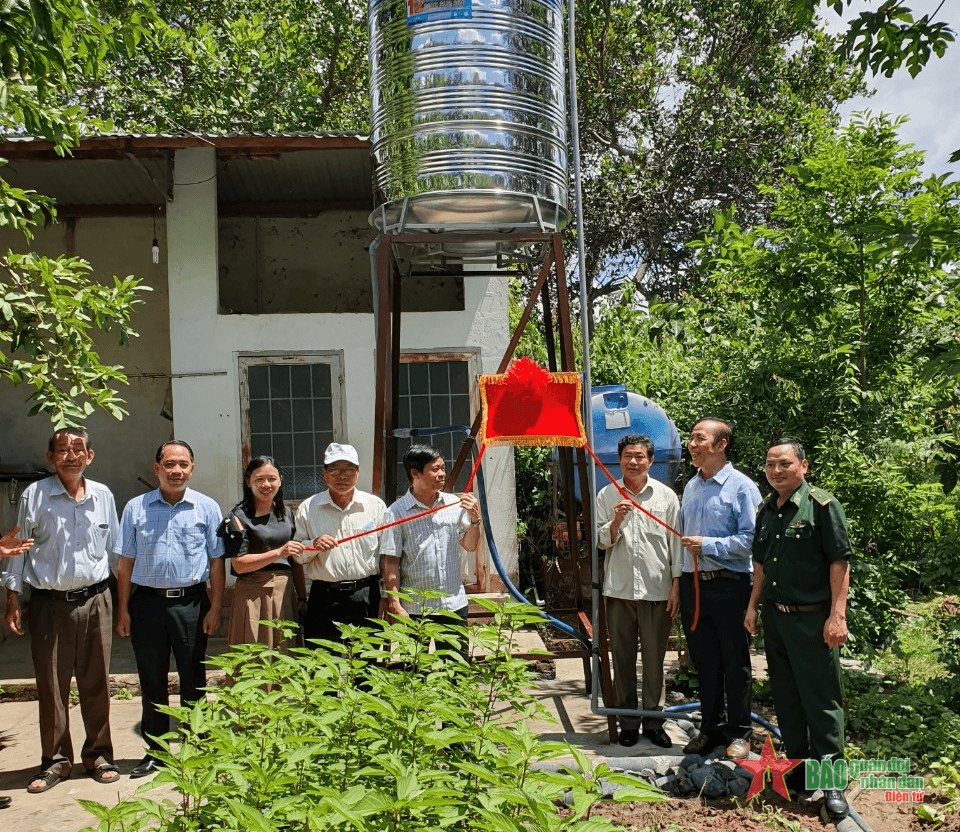 Bàn giao 2 giếng nước sạch tại xã vùng biên Krông Na